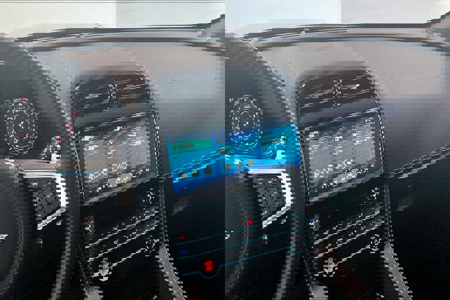 Used 2020 Jaguar F-PACE R-Sport image 13