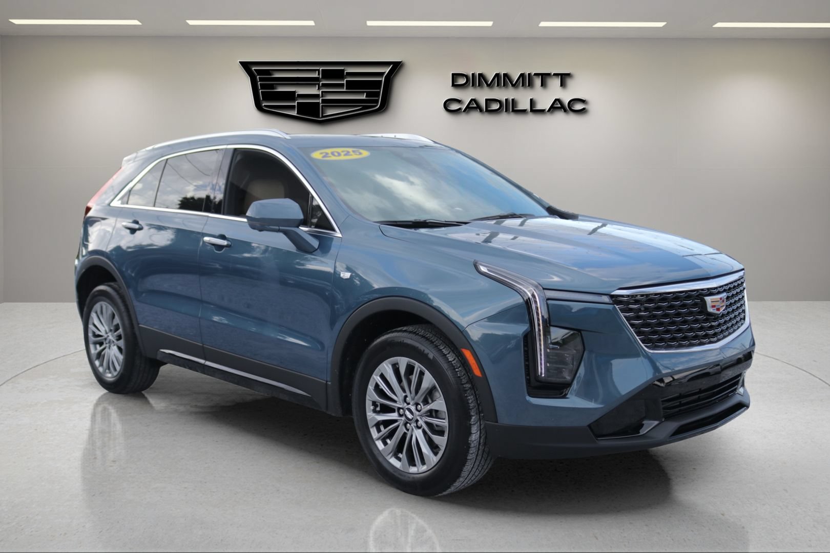 Certified 2025 Cadillac XT4 Premium Luxury FWD image 3
