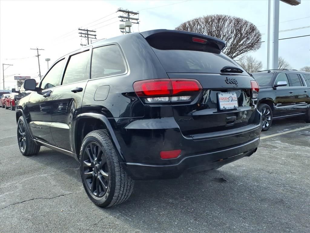 Used 2017 Jeep Grand Cherokee Altitude image 21
