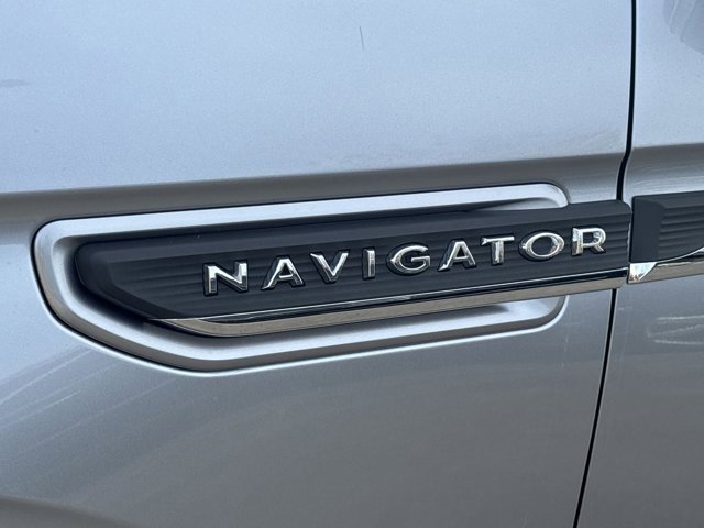 Used 2022 Lincoln Navigator Reserve image 15