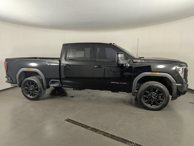 Used 2025 GMC Sierra 2500 AT4 w/ Technology Package AWD/4WD image 9