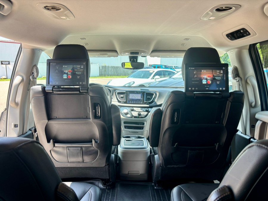 Used 2020 Chrysler Pacifica Touring-L Plus FWD image 19