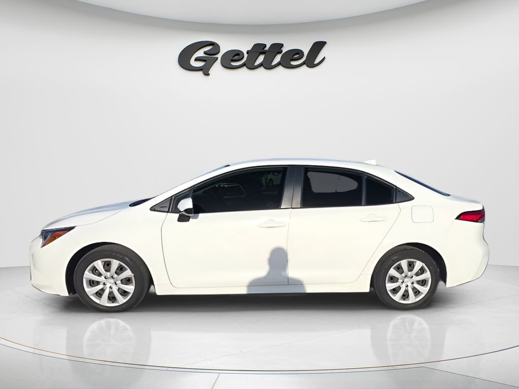 Used 2023 Toyota Corolla LE image 2
