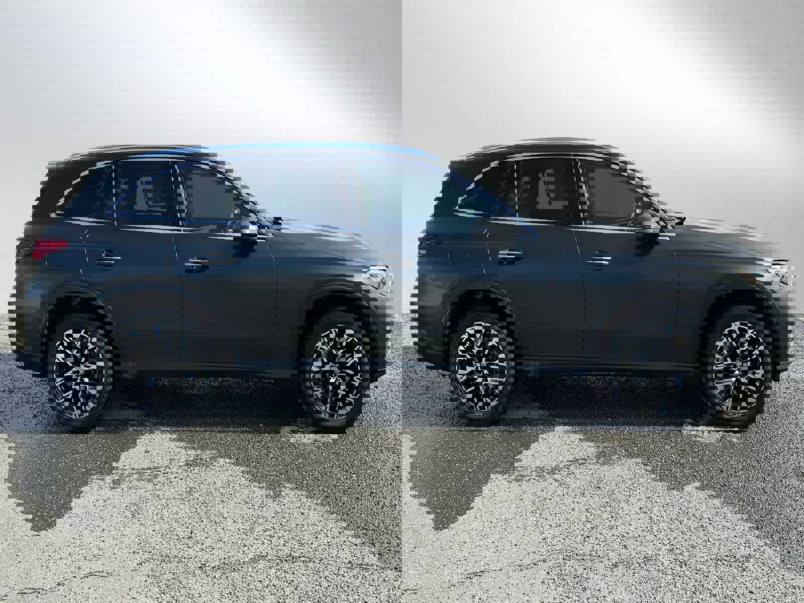 Used 2026 Mercedes-Benz GLC 350e 4MATIC image 2