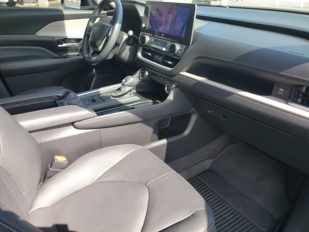 Used 2024 Toyota Grand Highlander AWD image 33