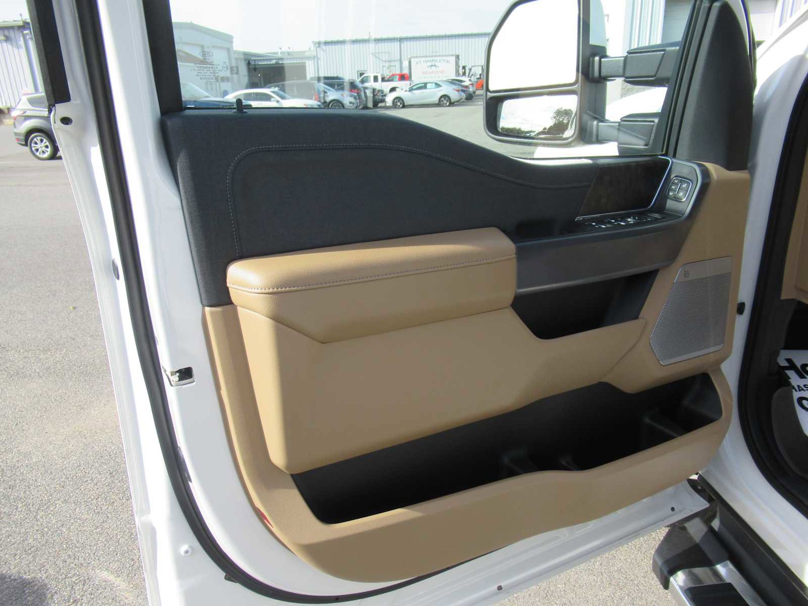 Used 2023 Ford F350 Lariat image 23