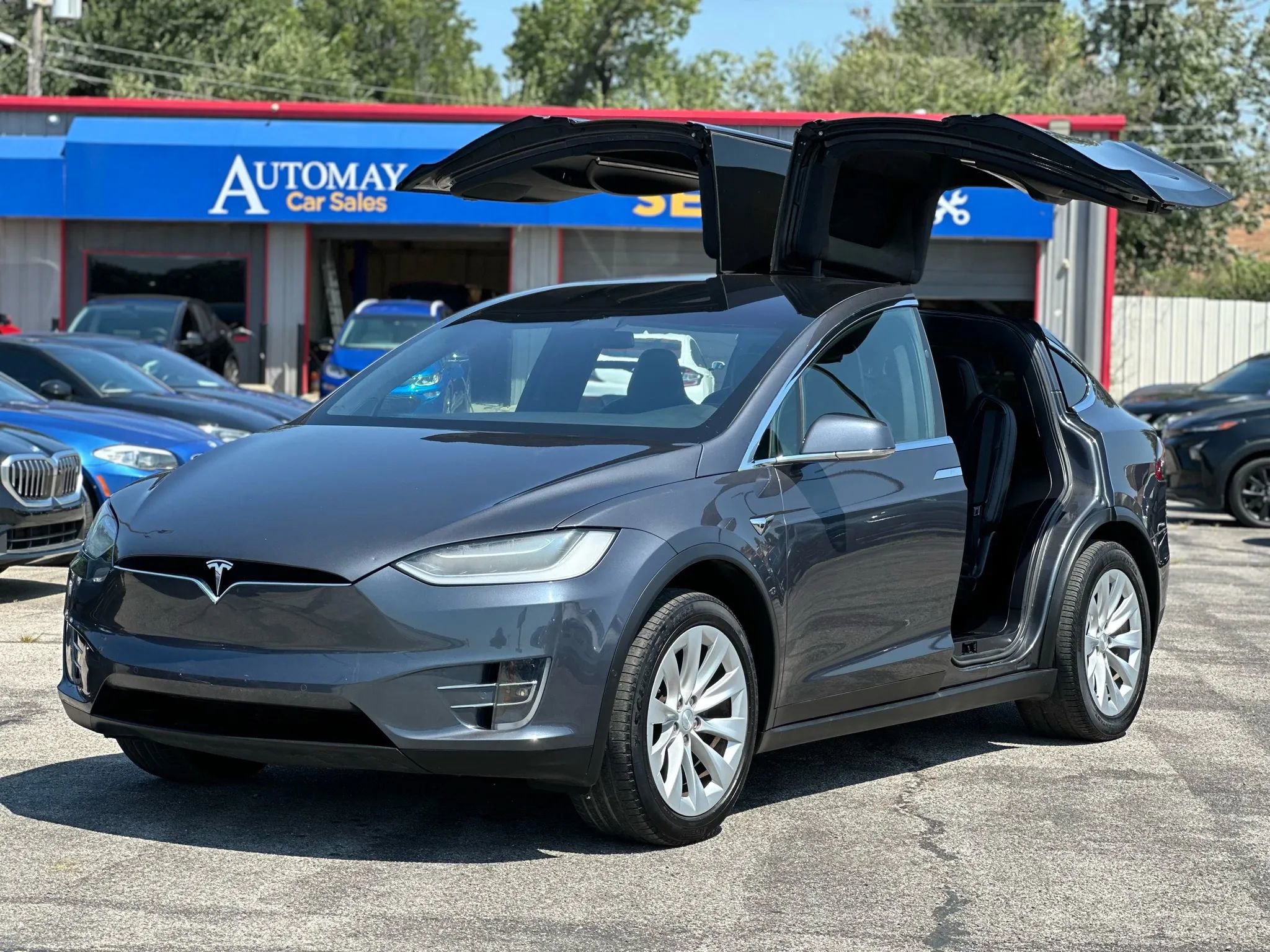 Used 2018 Tesla Model X 75D image 1