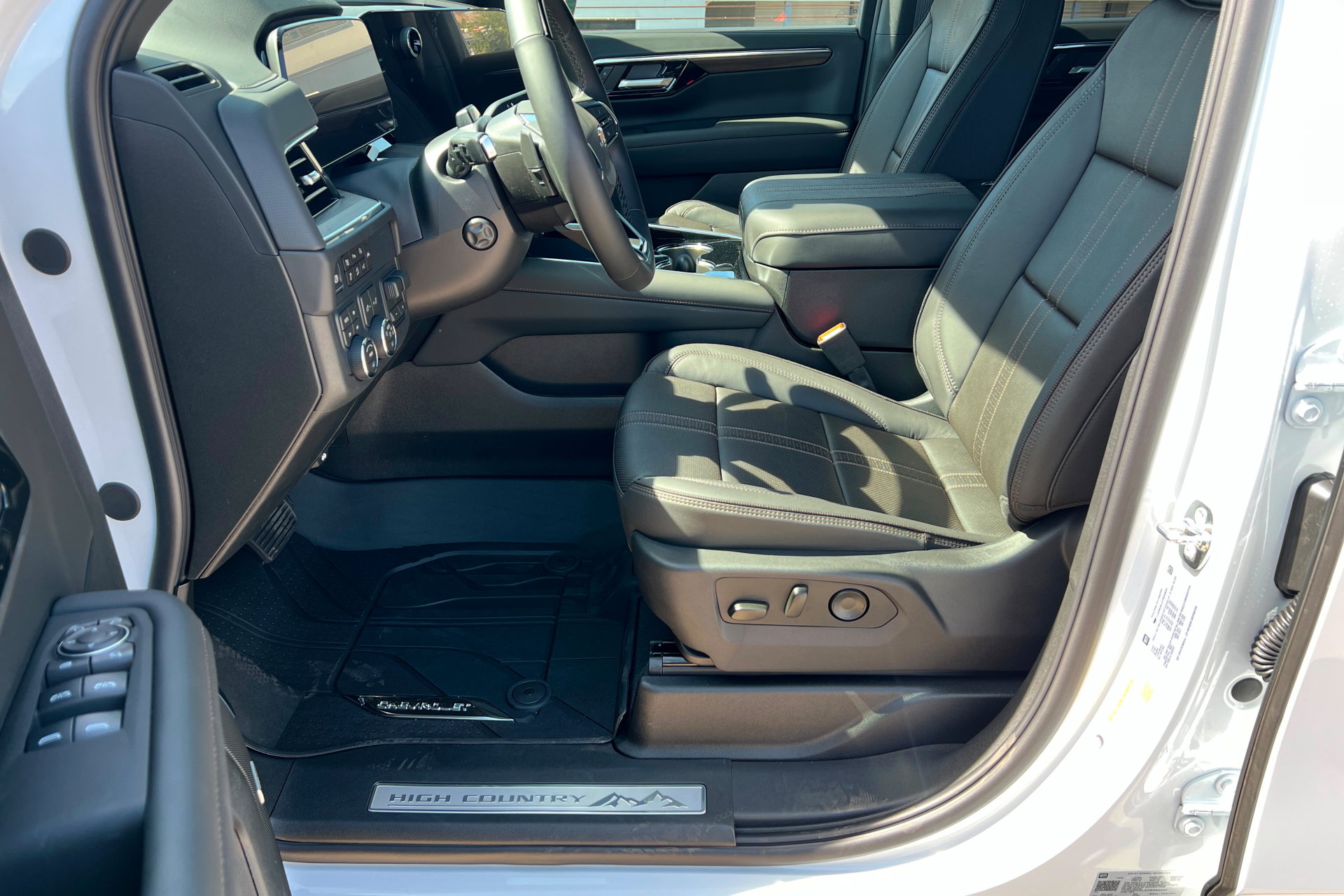 New 2026 Chevrolet Suburban High Country AWD/4WD image 18