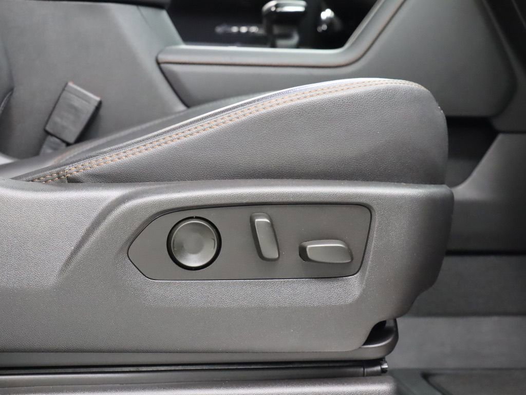 Used 2023 GMC Sierra 1500 AT4 w/ Technology Package AWD/4WD image 32