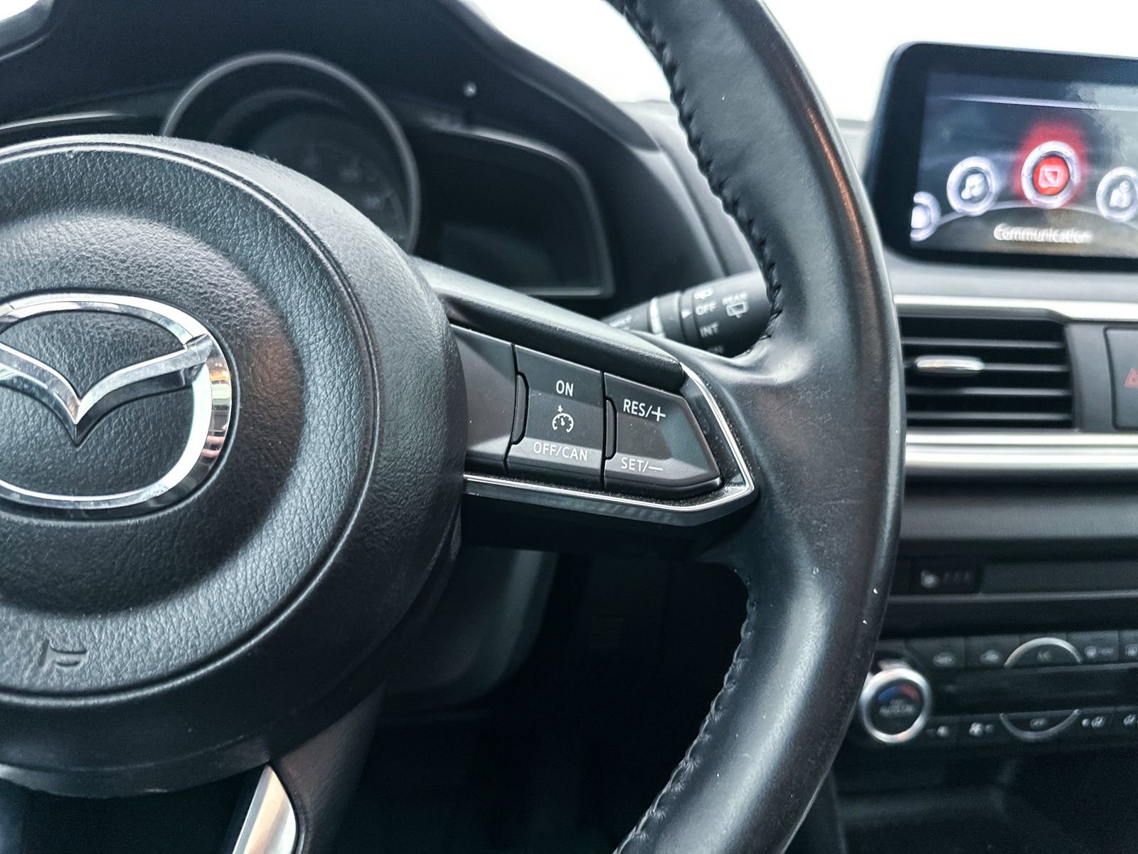 Used 2018 MAZDA MAZDA3 Touring FWD image 28