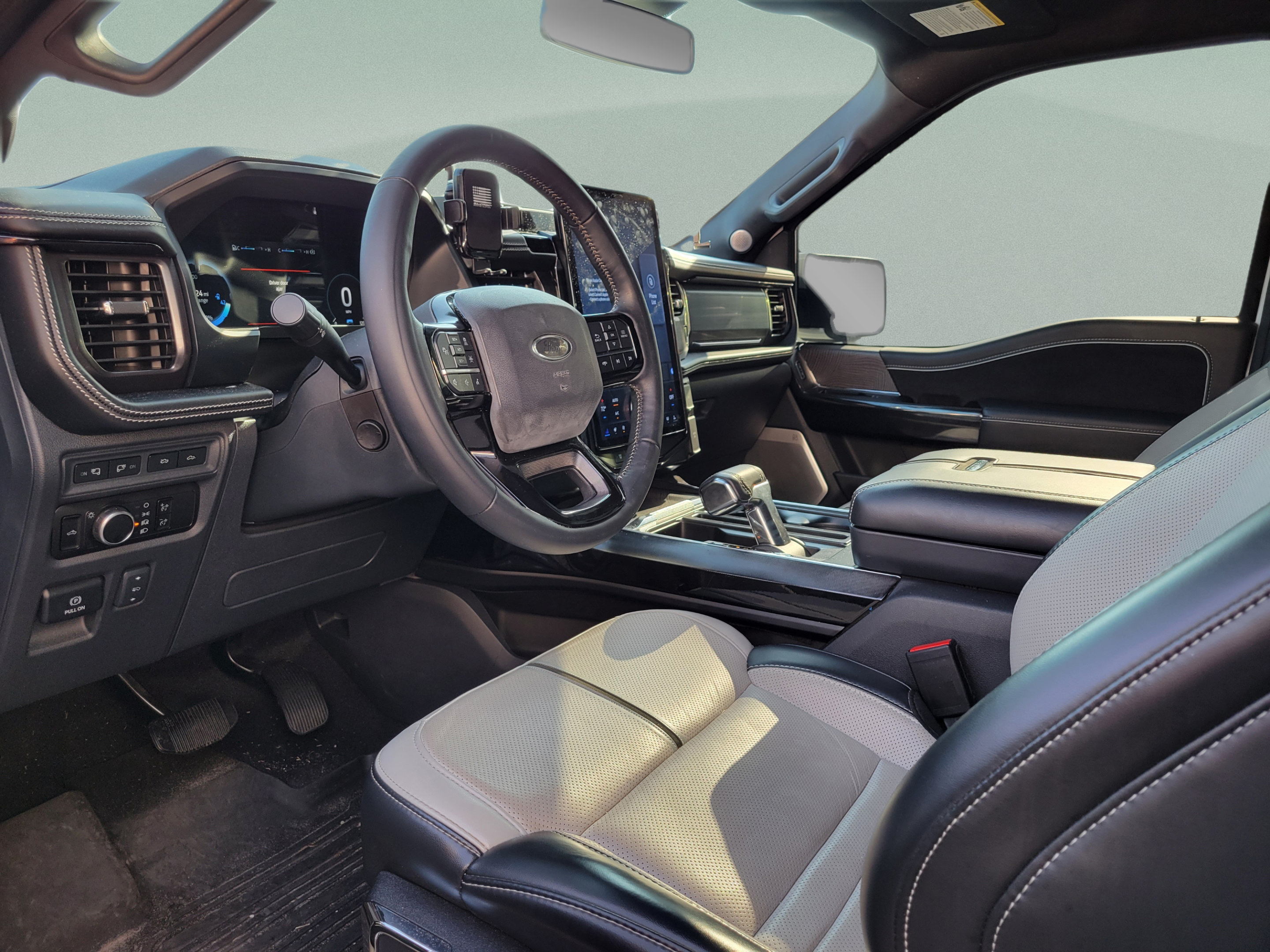 Used 2023 Ford F150 Lightning Platinum AWD/4WD image 14