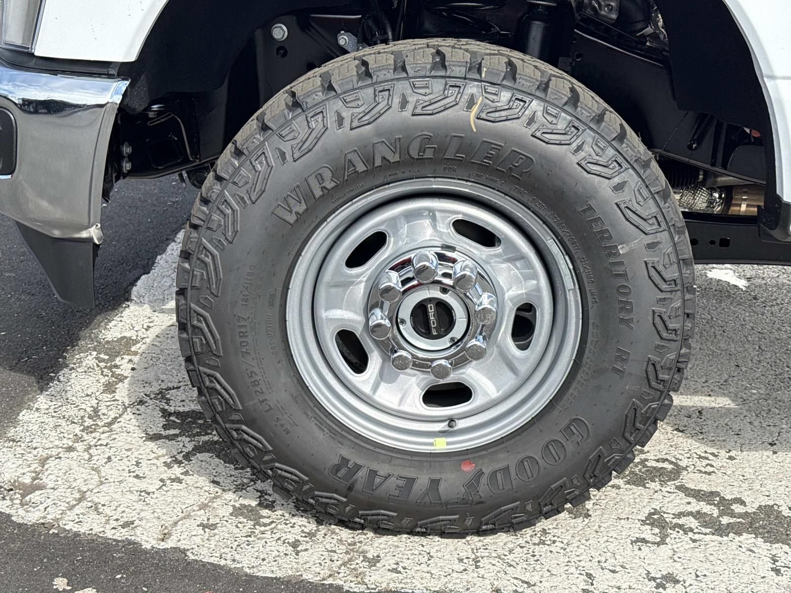 New 2026 Ford F250 XL w/ XL Off-Road Package AWD/4WD image 9
