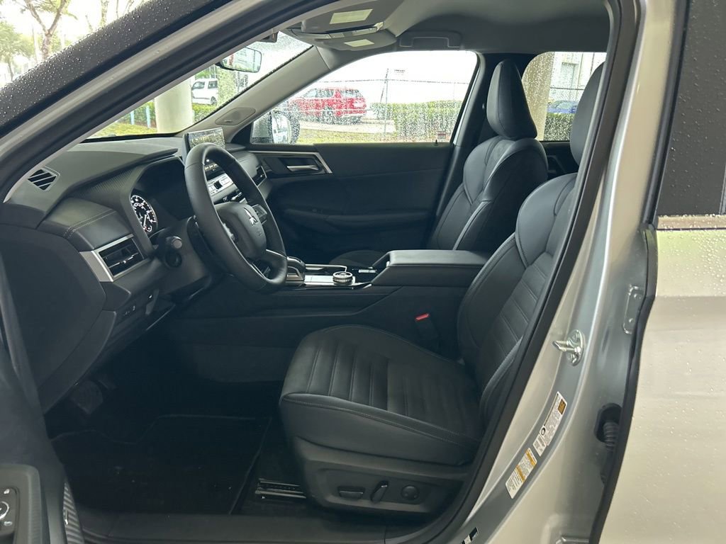 New 2026 Mitsubishi Outlander SE image 5