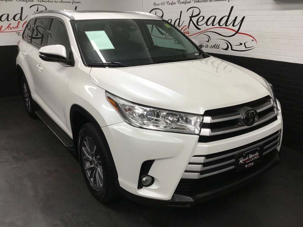 Used 2019 Toyota Highlander XLE w/ Carpet Mat Package (TMS) AWD/4WD image 2