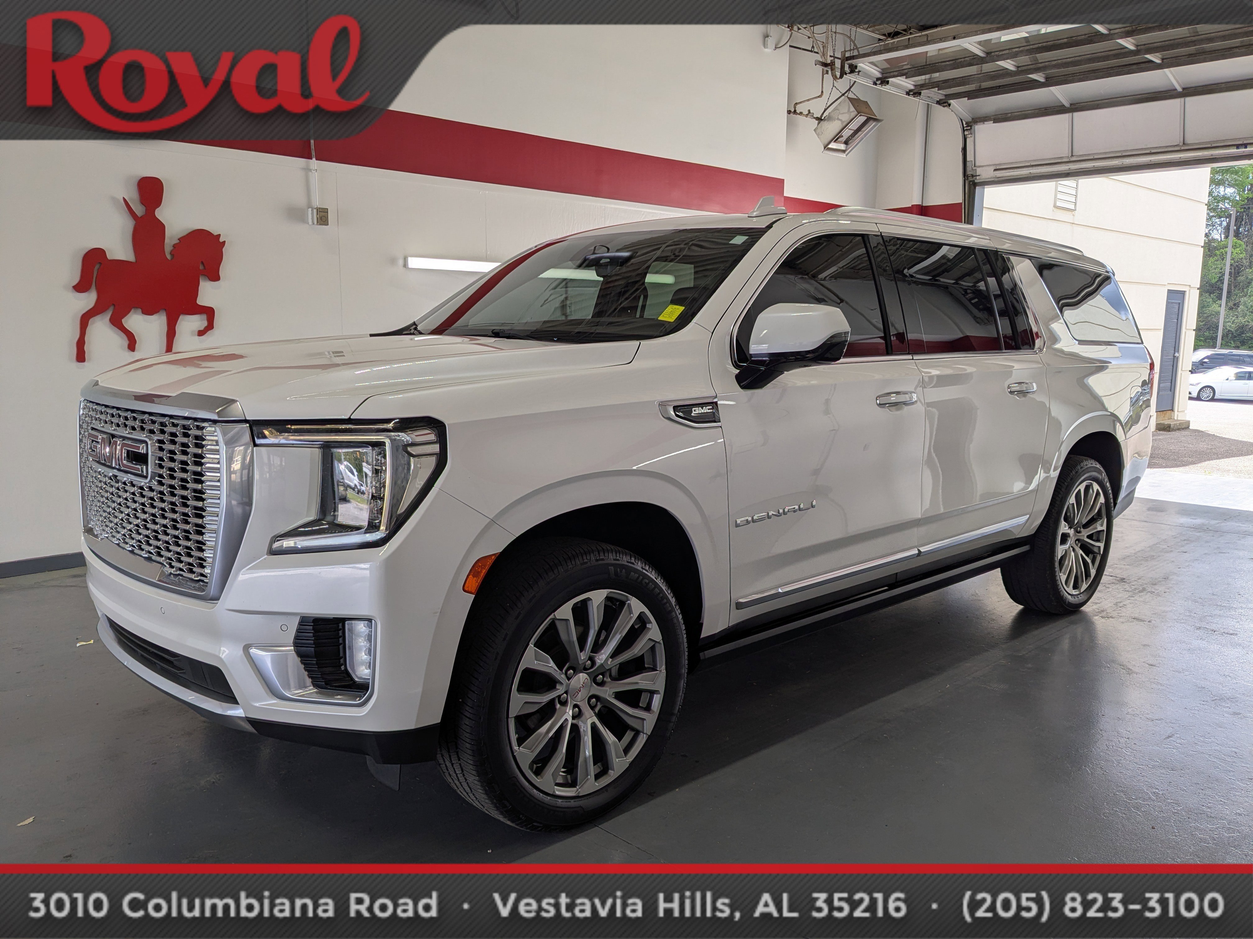 Used 2021 GMC Yukon XL Denali w/ Denali Ultimate Package image 1