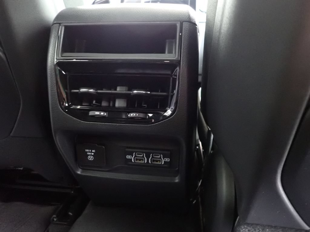 Used 2025 Jeep Grand Cherokee Altitude AWD/4WD image 37