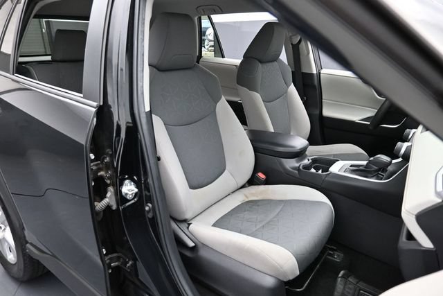 Used 2021 Toyota RAV4 XLE FWD image 28