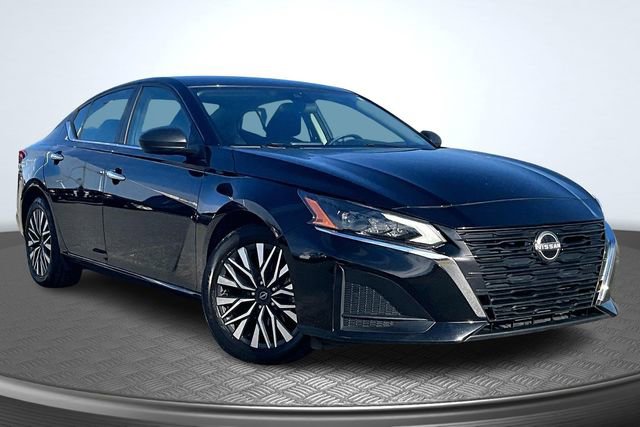 Used 2024 Nissan Altima 2.5 SV image 3