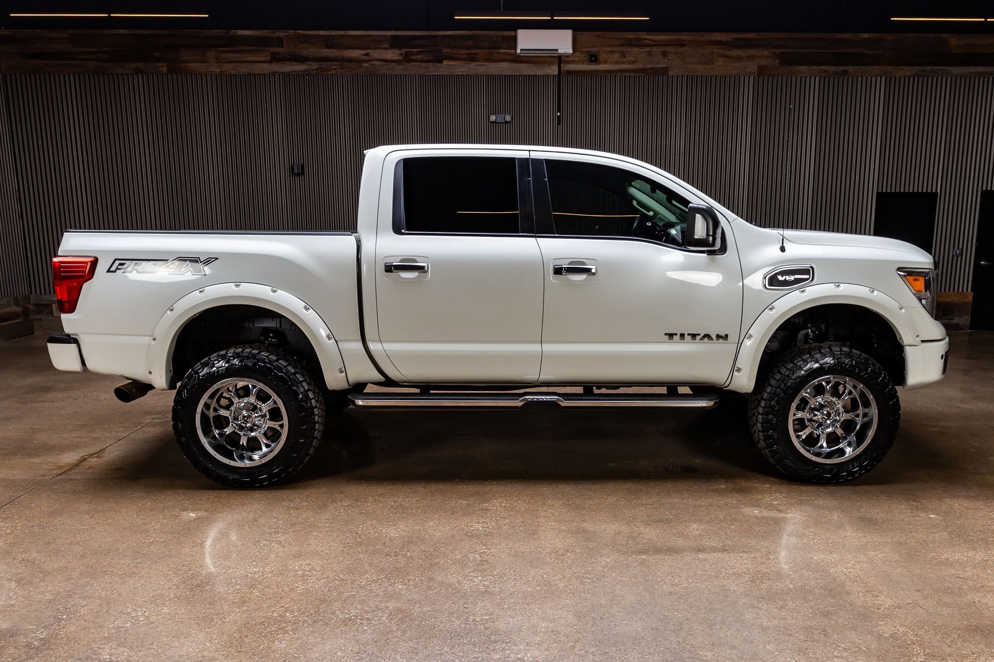 Used 2017 Nissan Titan PRO-4X image 10