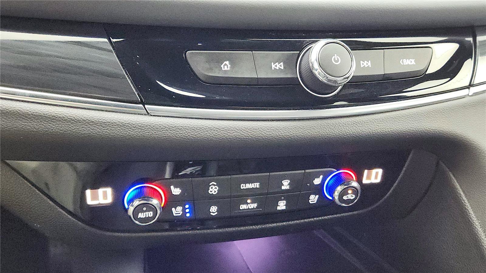 Used 2024 Buick Enclave Premium image 38