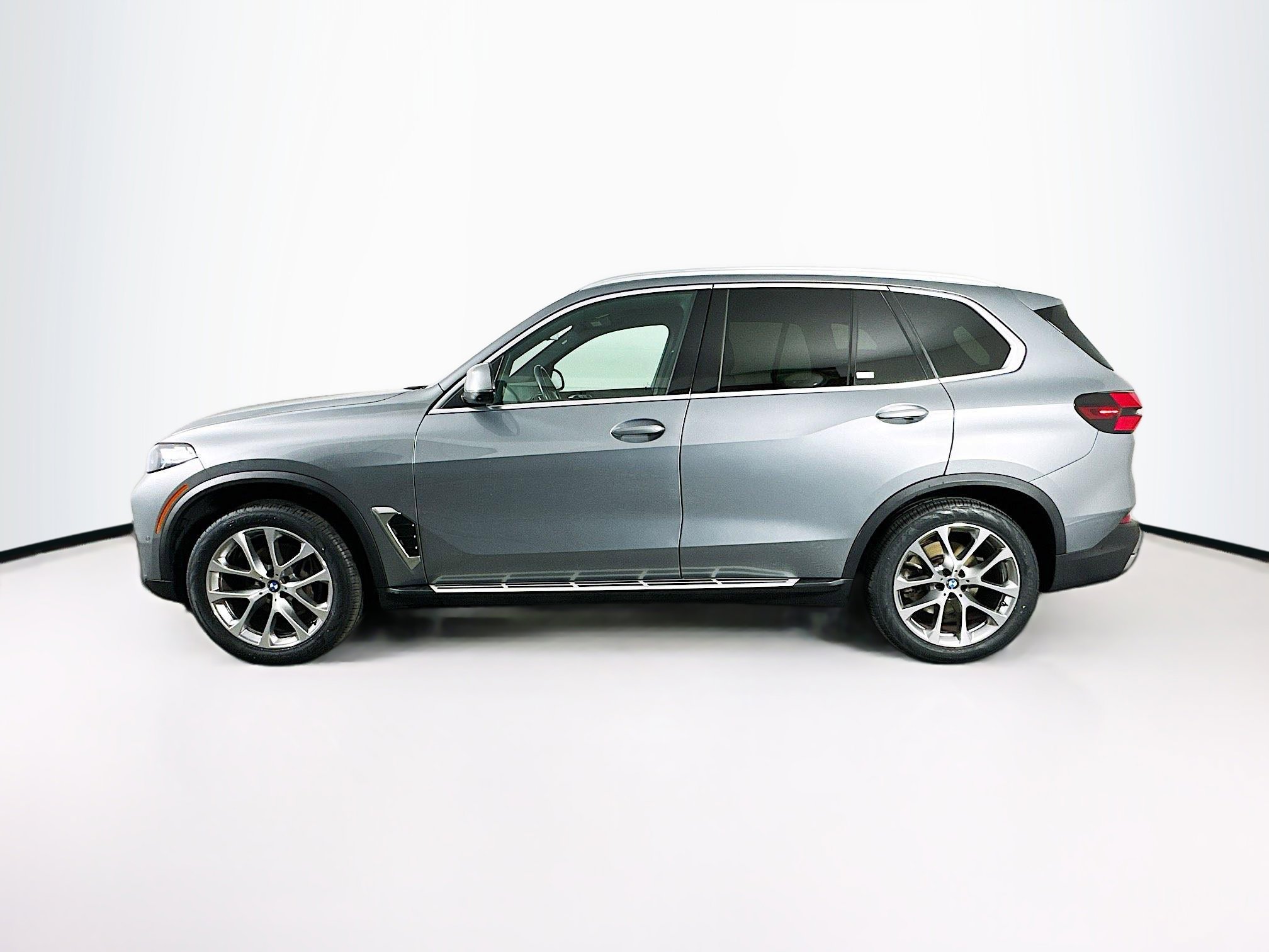Used 2024 BMW X5 sDrive40i image 4