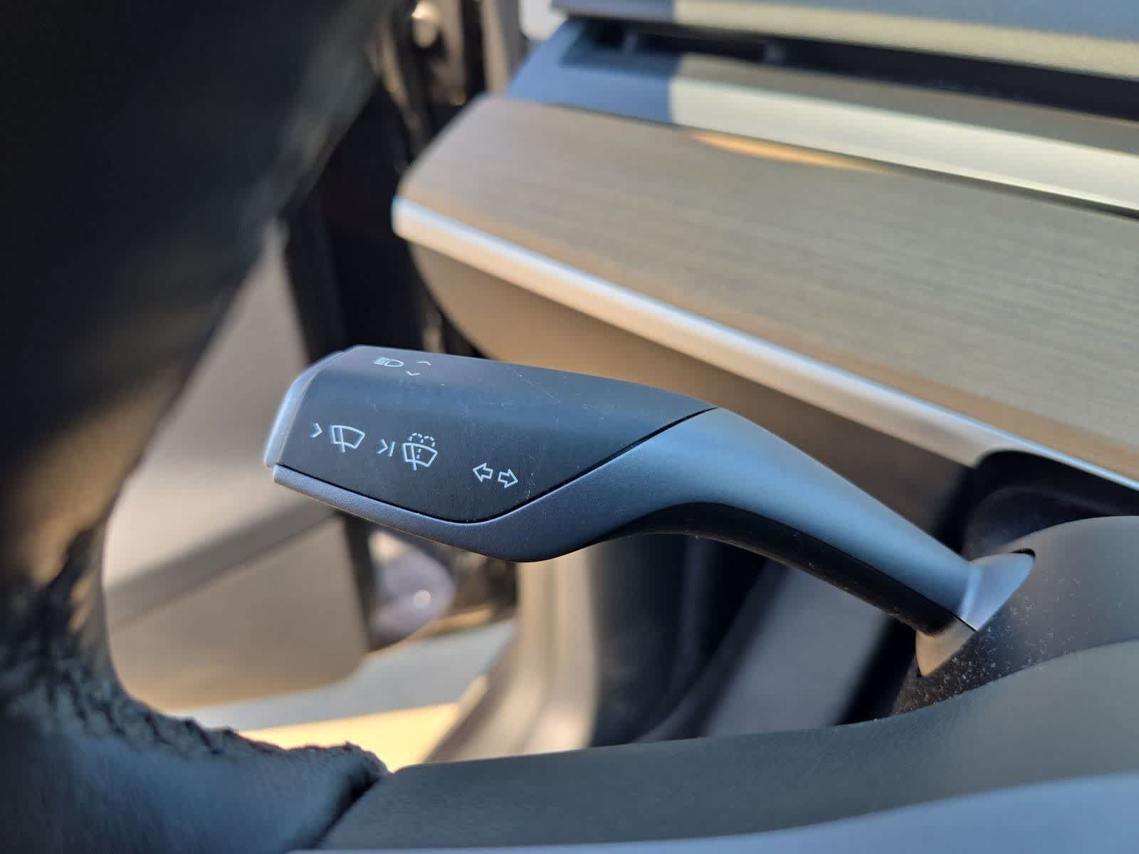 Used 2024 Tesla Model Y 2WD image 23