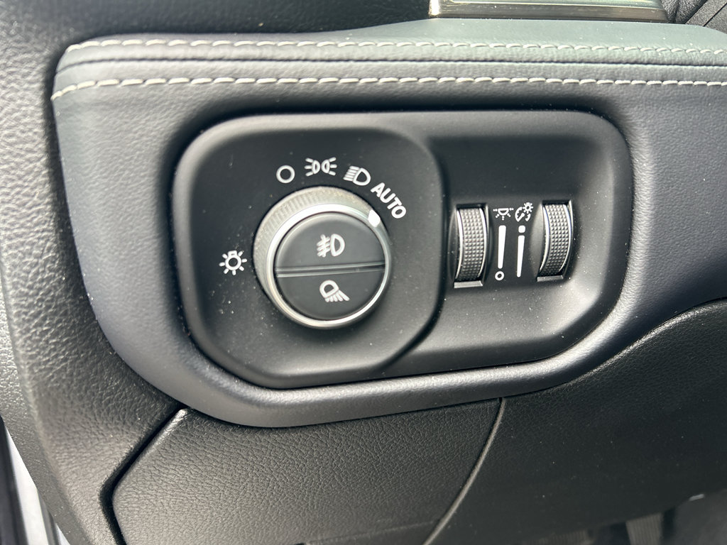 Used 2019 RAM 3500 Limited AWD/4WD image 17