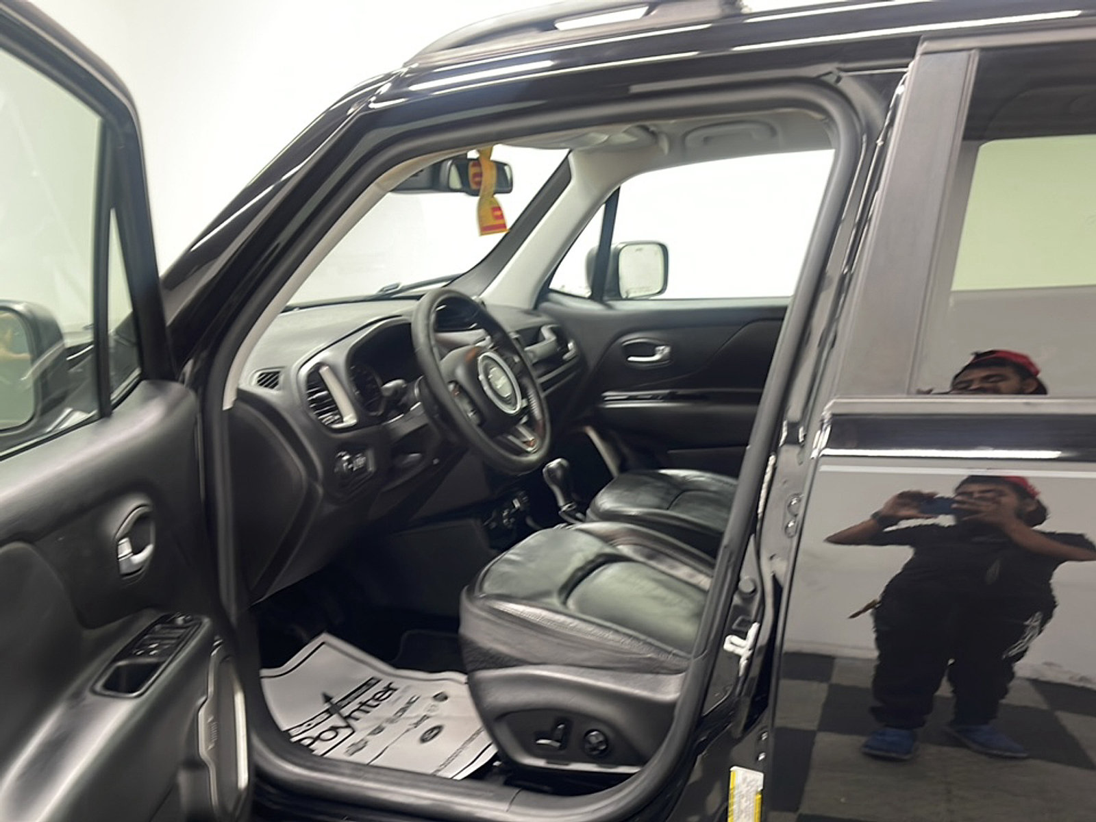 Used 2019 Jeep Renegade Limited w/ UConnect 8.4 Nav Group AWD/4WD image 2