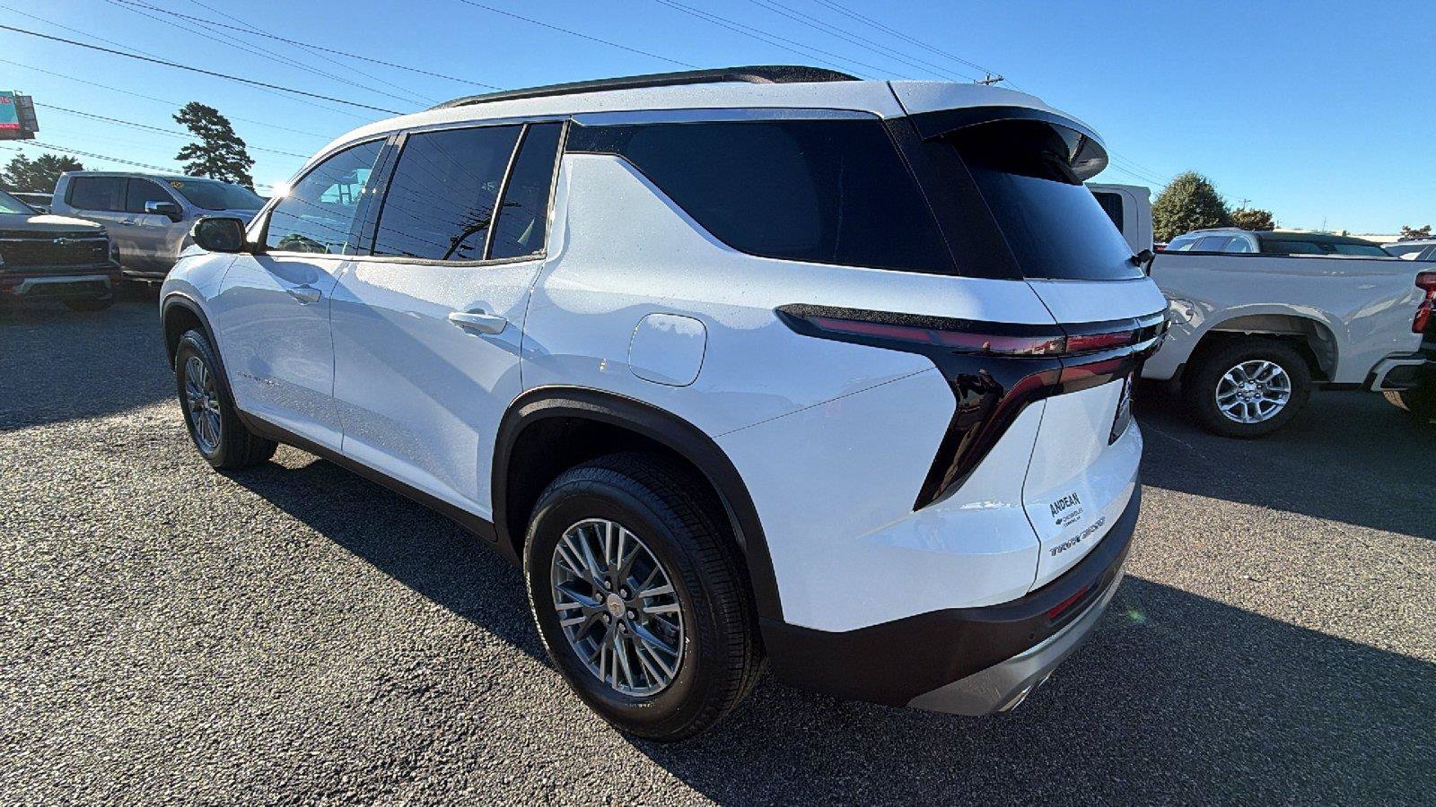 New 2027 Chevrolet Traverse LT FWD image 10