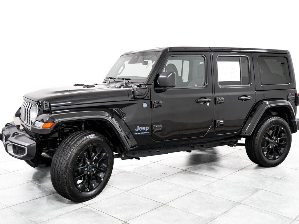 Used 2025 Jeep Wrangler Unlimited Sahara w/ Safety Group AWD/4WD image 4
