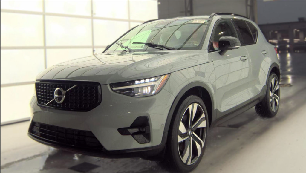 Used 2024 Volvo XC40 B5 Plus w/ Protection Package Premier AWD/4WD image 14