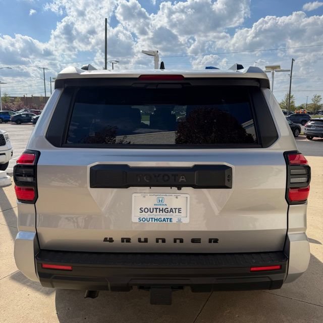 Used 2025 Toyota 4Runner SR5 AWD/4WD image 4