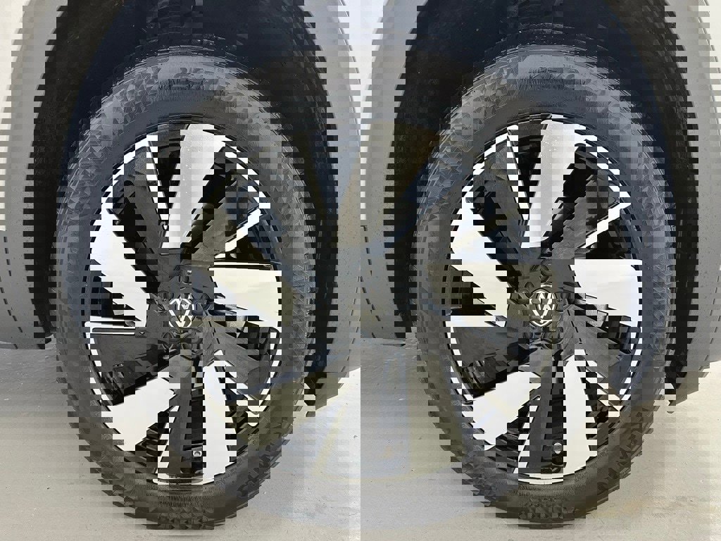 Used 2025 Volkswagen Atlas Cross Sport SE image 61