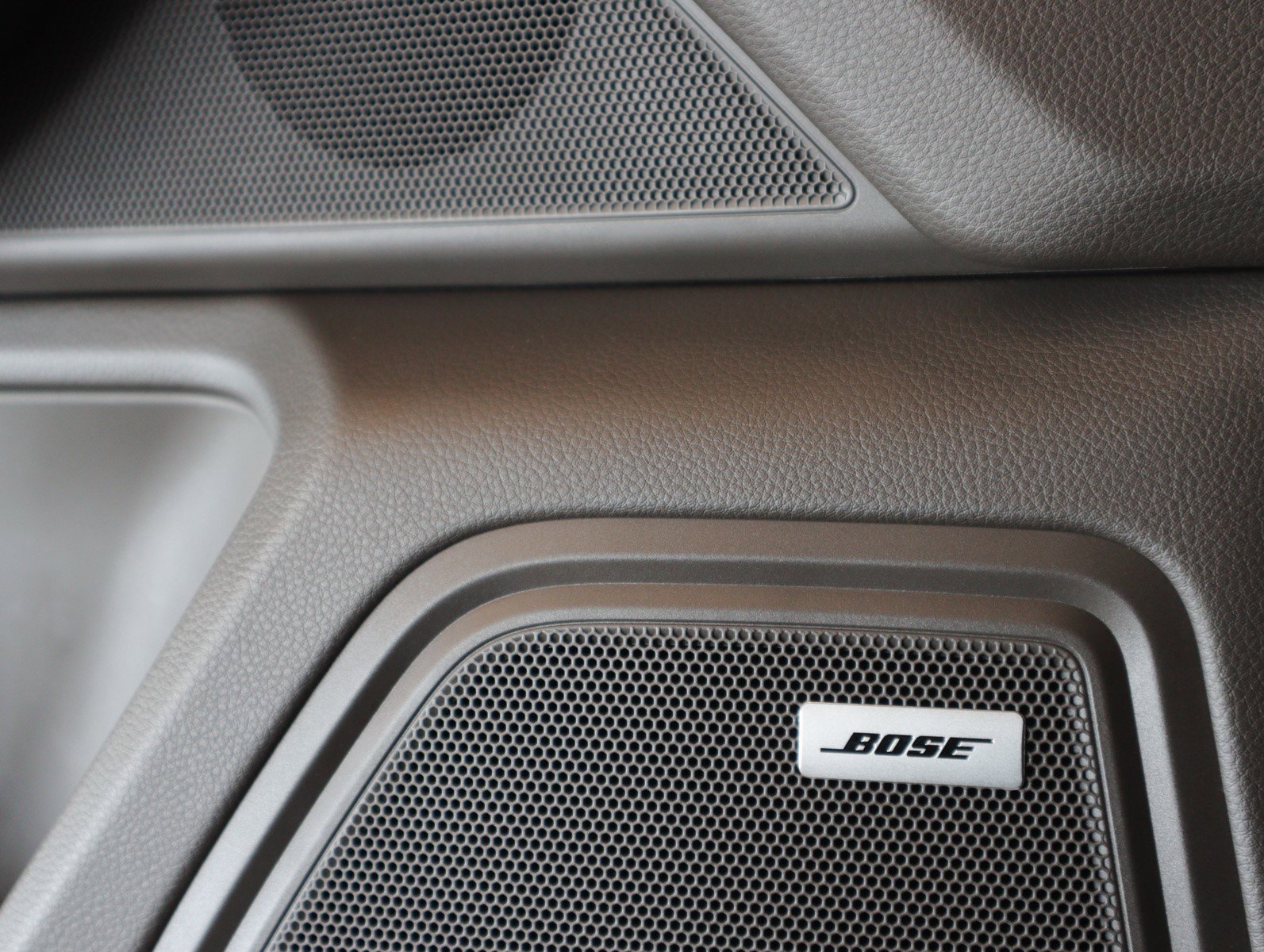 Used 2025 Porsche Macan image 23