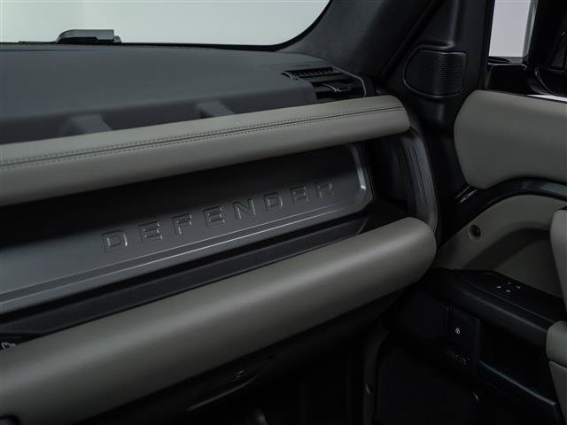 Used 2025 Land Rover Defender 110 AWD/4WD image 33