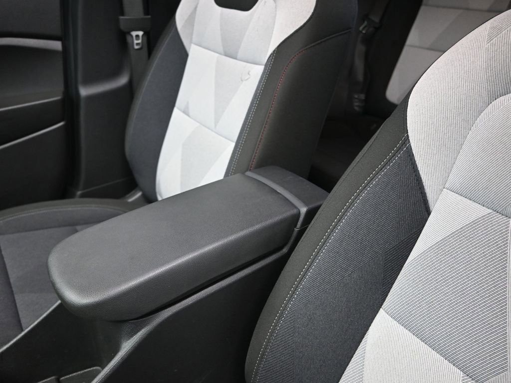 Used 2025 Chevrolet Trax RS w/ Sunroof Package image 14