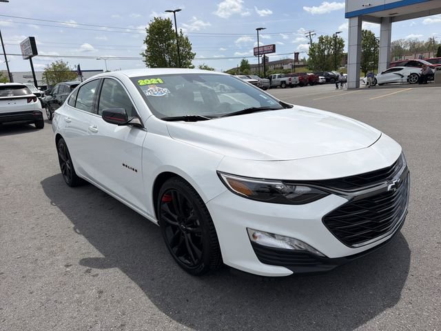 Used 2021 Chevrolet Malibu LT w/ Leather Package FWD image 3