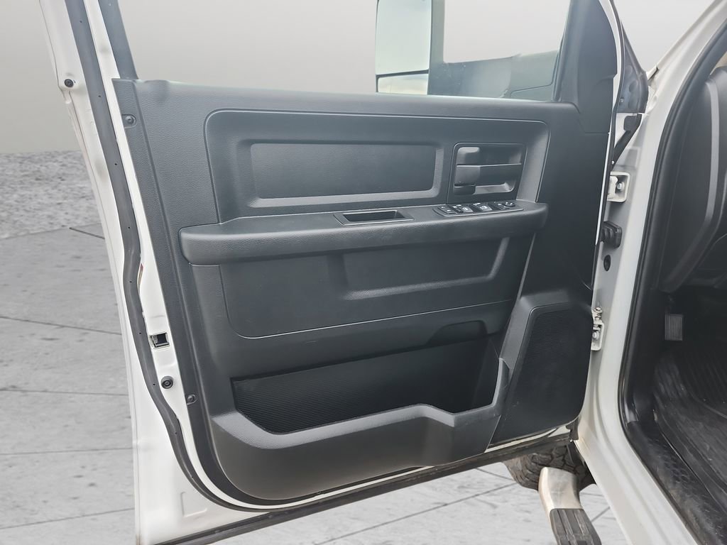 Used 2020 RAM 3500 Tradesman w/ Chrome Appearance Group image 38