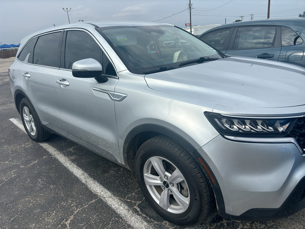Used 2022 Kia Sorento LX image 4