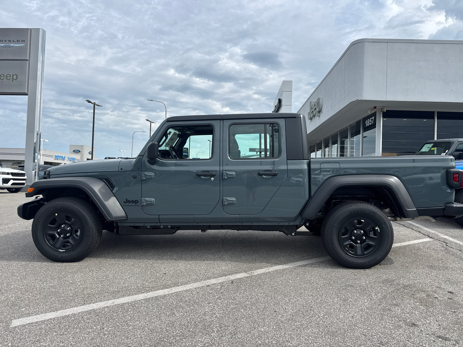 New 2026 Jeep Gladiator Sport AWD/4WD image 3