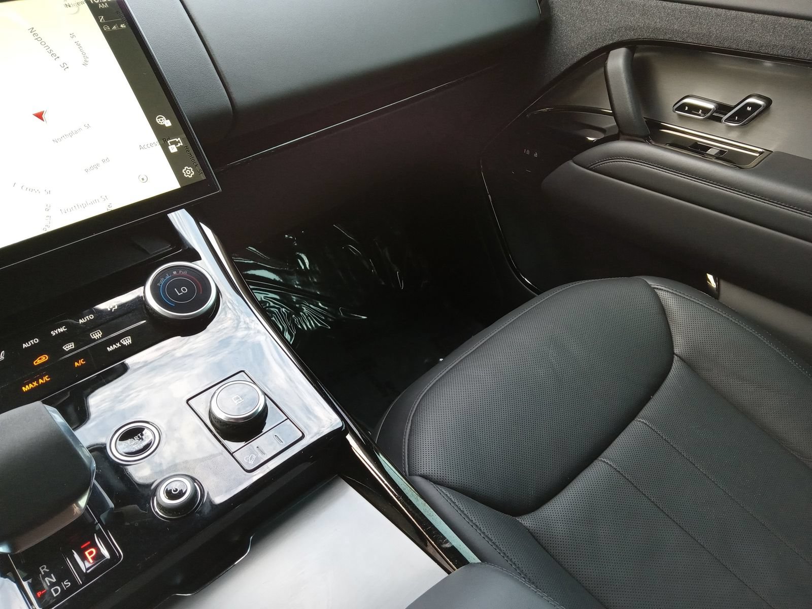 Used 2023 Land Rover Range Rover Sport SE AWD/4WD image 18