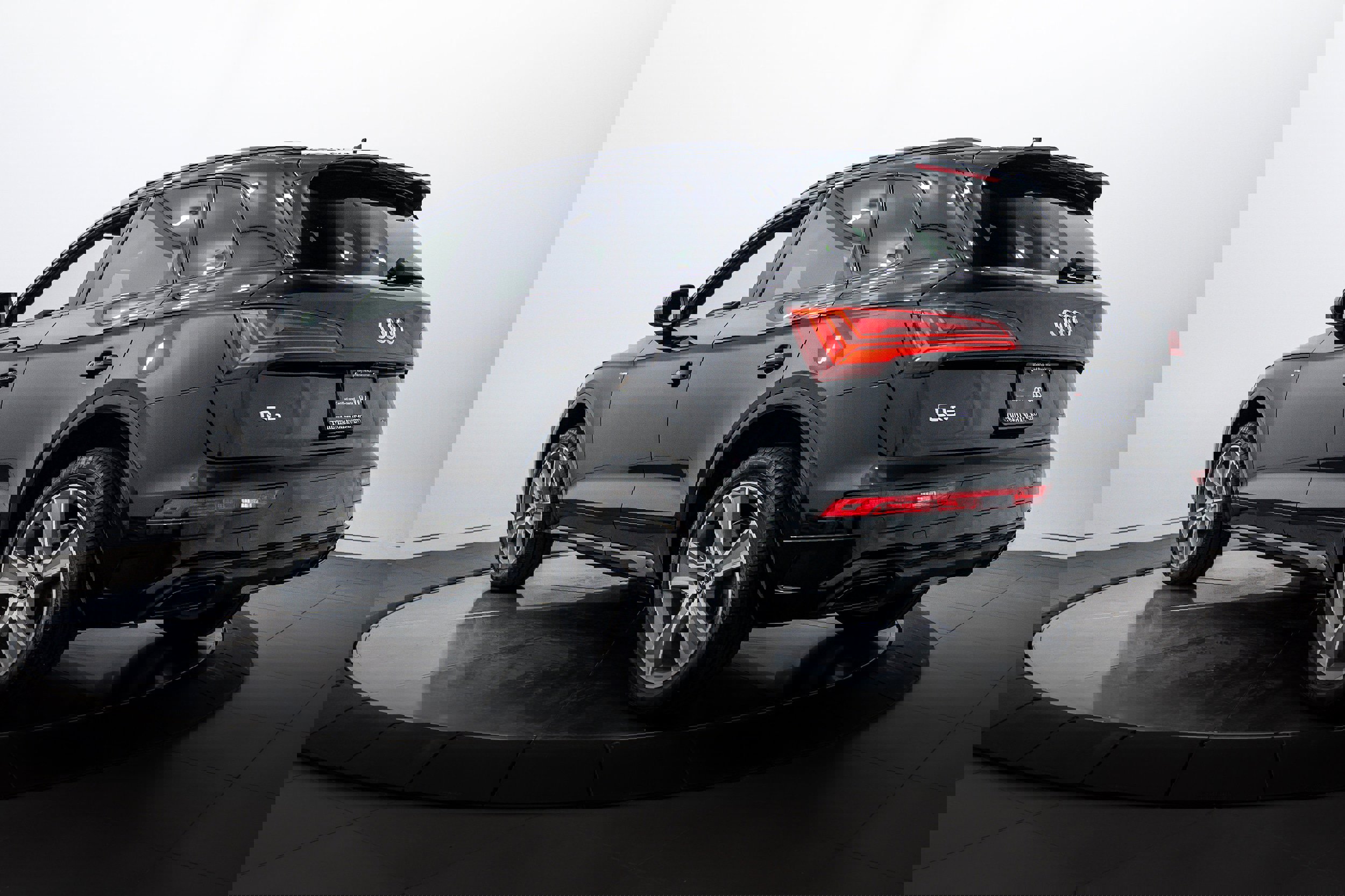 Certified 2025 Audi Q5 2.0T Premium w/ Convenience Plus Package image 5