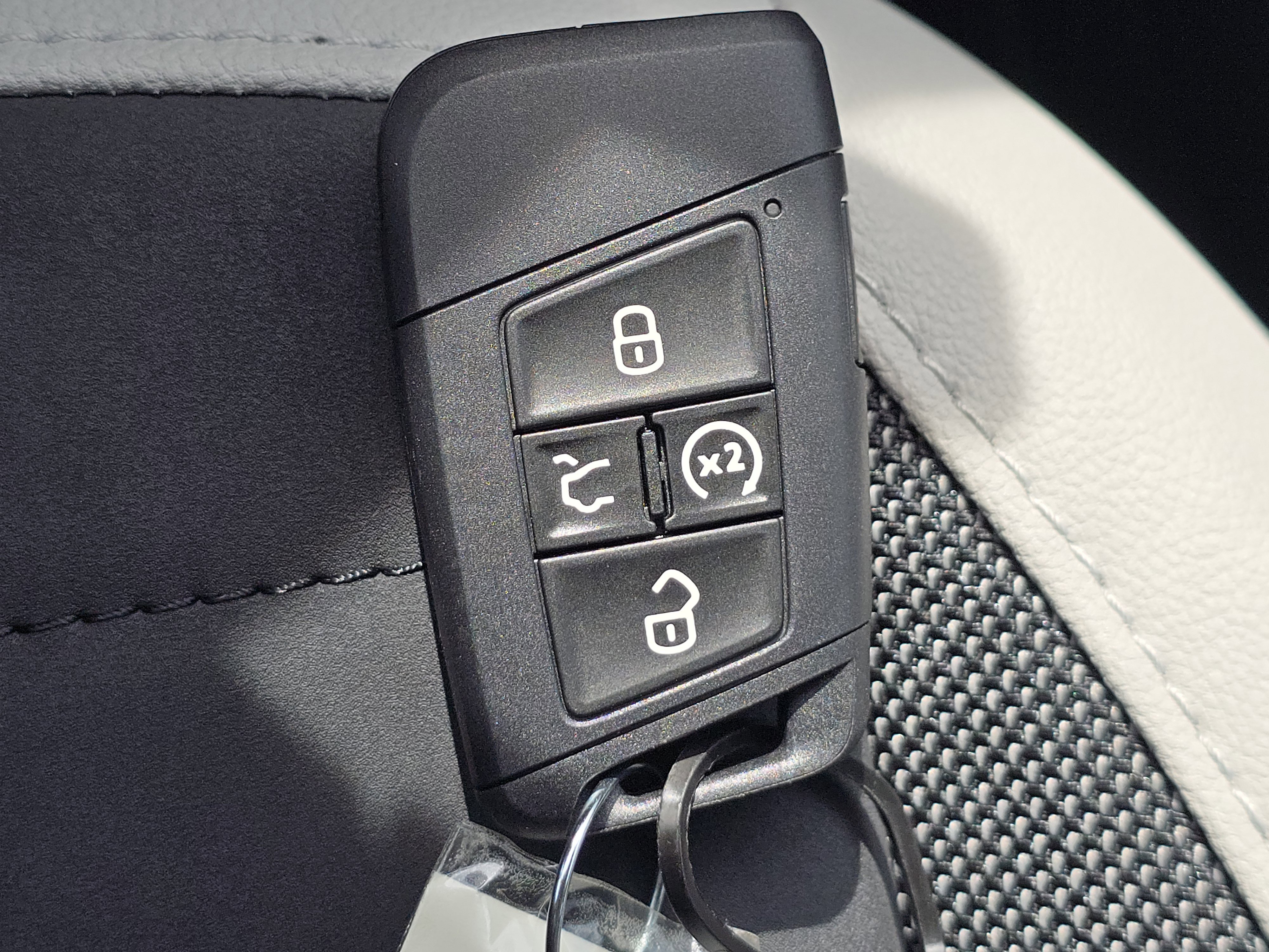 New 2026 Volkswagen Taos SE image 27