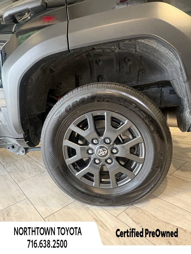 Used 2025 Toyota 4Runner SR5 AWD/4WD image 8