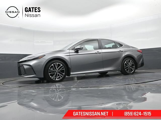 Used 2025 Toyota Camry XLE AWD/4WD image 43