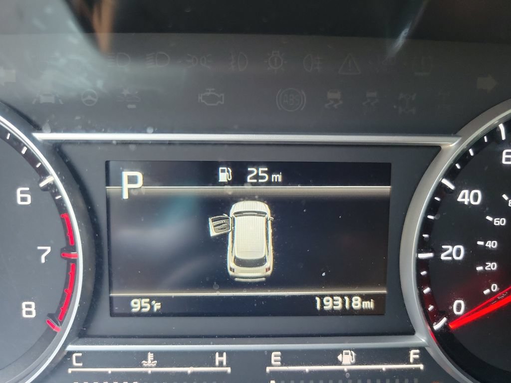 Used 2023 Kia Sorento LX FWD image 27