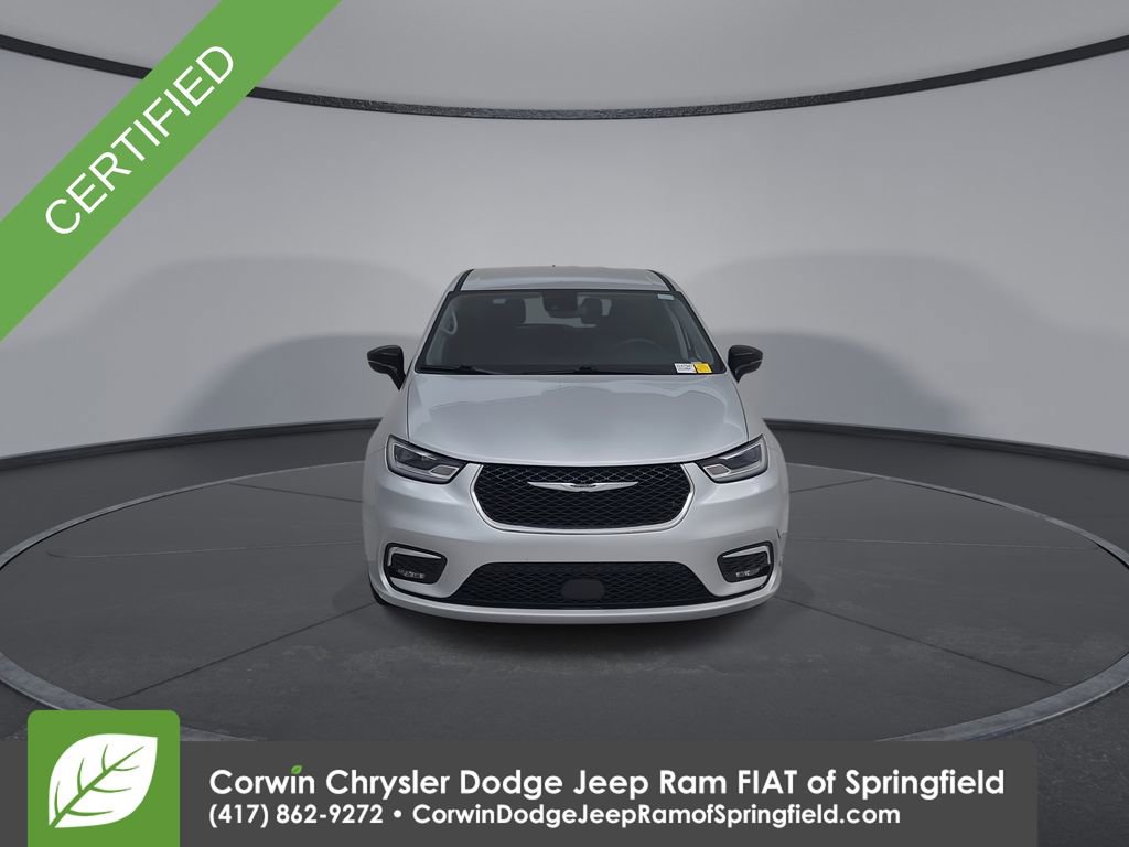 Used 2024 Chrysler Pacifica Touring-L FWD image 5