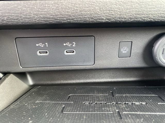 New 2025 Mitsubishi Outlander SE image 30