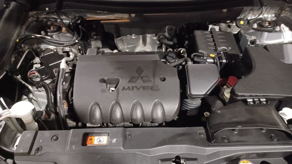 Used 2020 Mitsubishi Outlander SEL image 9