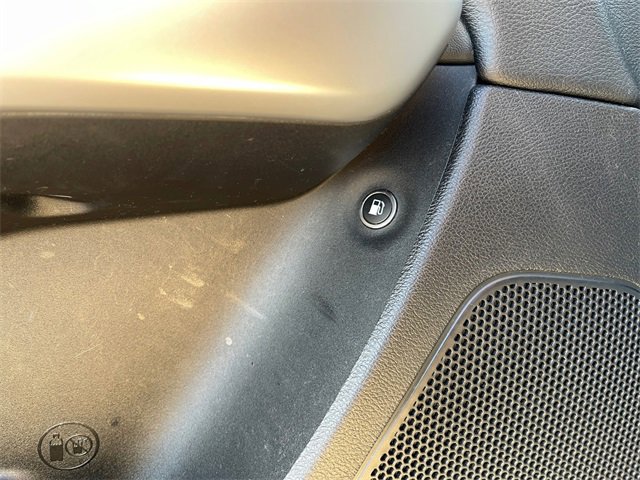 Used 2016 Jeep Cherokee Overland w/ Technology Group image 19